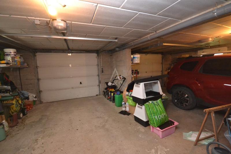 Maison - 235 m² - 10 pièces