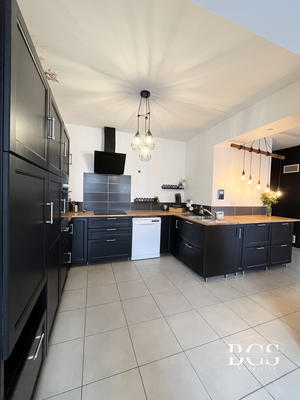 Maison - 174 m² - 9 pièces