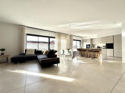 Maison - 568 m² - 5 pièces