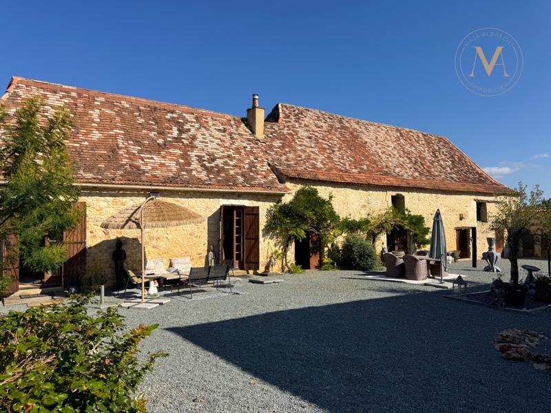 Propriété - 290 m² - 8 pièces