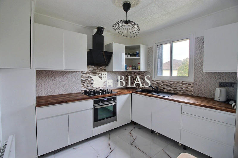 Maison - 92 m² - 6 pièces