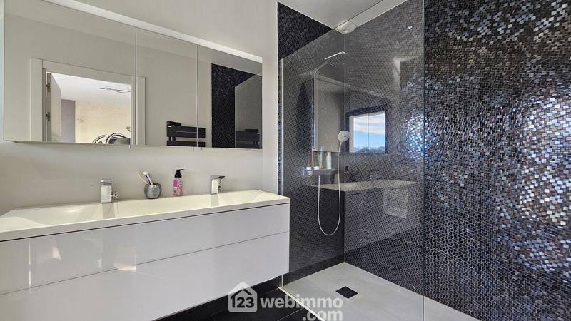 Villa - 165 m² - 8 pièces