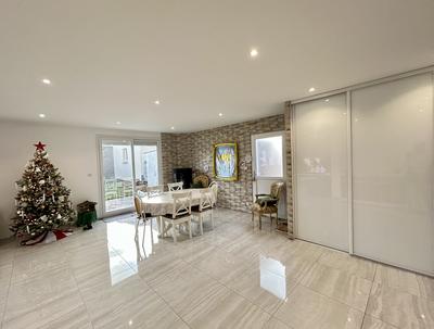 Maison - 137 m² - 6 pièces