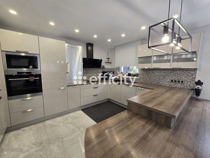 Maison - 146 m² - 6 pièces