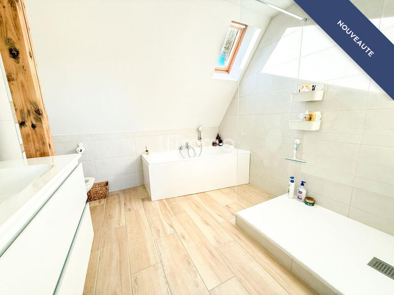 Maison - 175 m² - 8 pièces