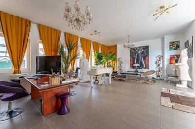 Maison - 394 m² - 5 pièces