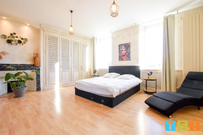 Maison - 625 m² - 12 pièces