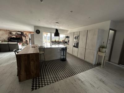 Maison - 150 m² - 4 pièces