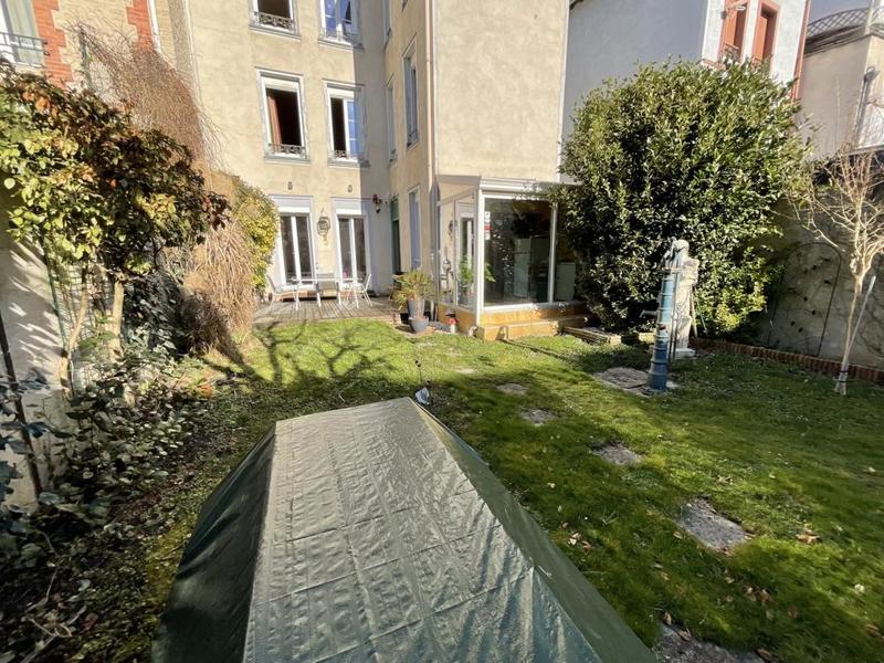 Immeuble - 203 m² - 10 pièces