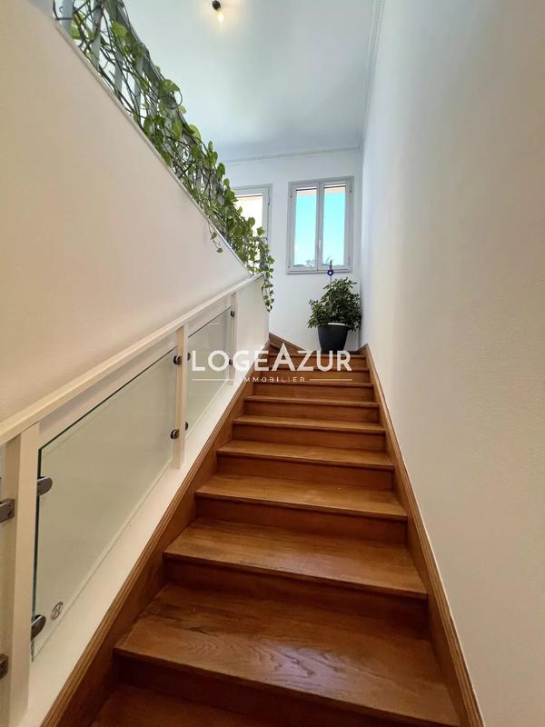 Villa - 262 m² - 9 pièces