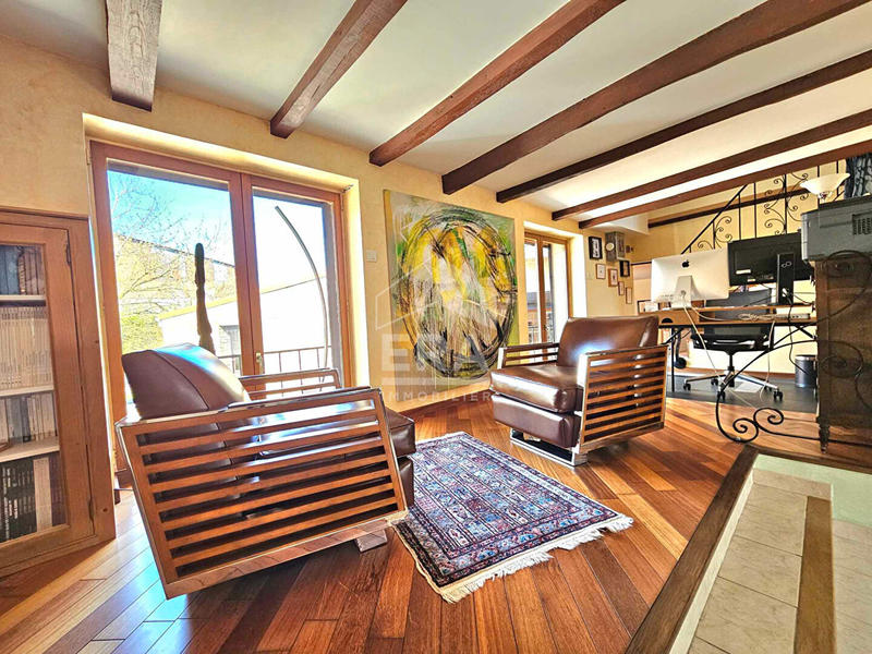 Maison - 240 m² - 9 pièces