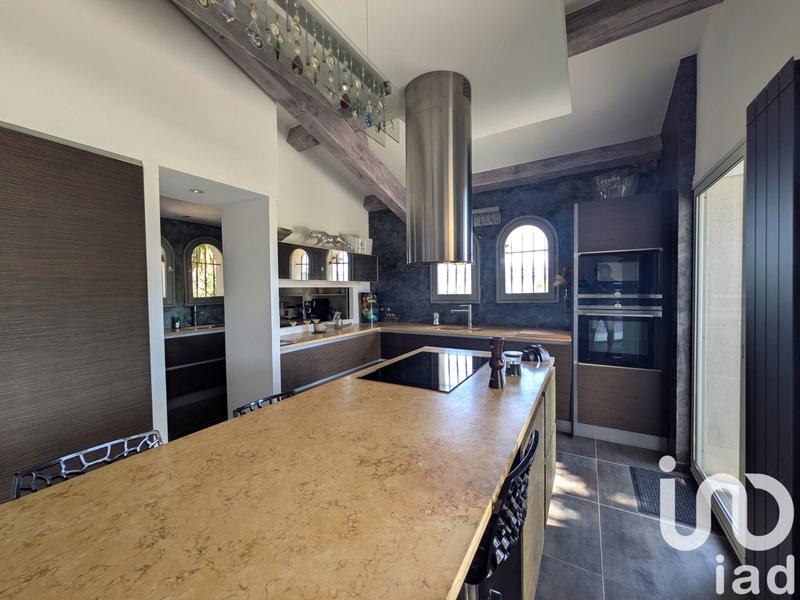 Maison - 460 m² - 12 pièces