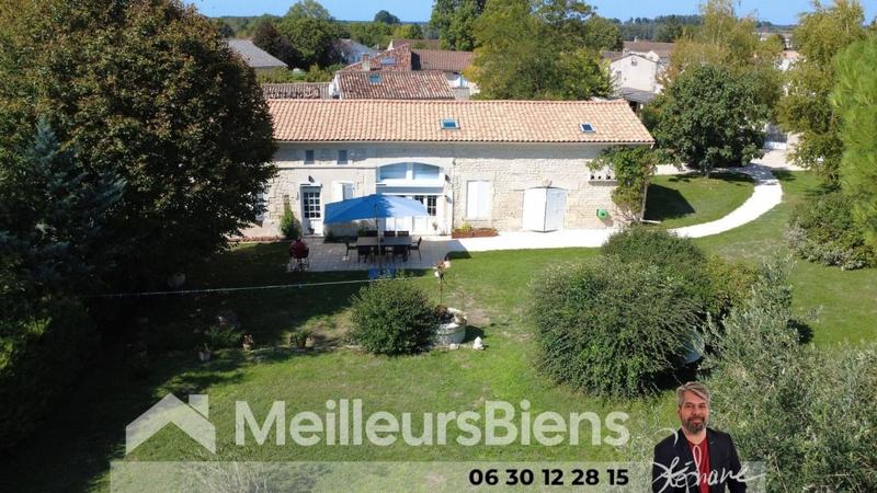 Maison traditionnelle - 227 m² - 10 pièces
