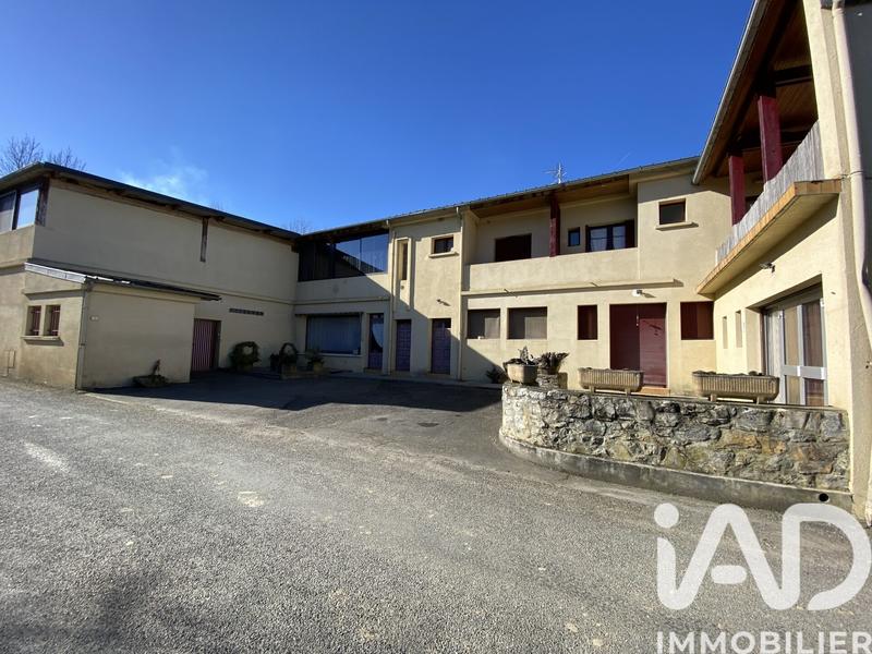 Maison - 476 m² - 9 pièces