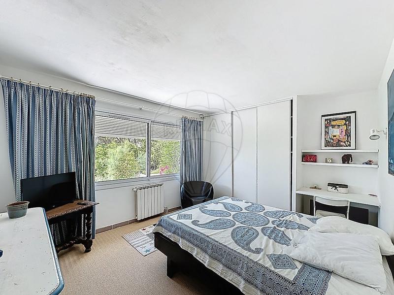 Propriété - 333 m² - 9 pièces