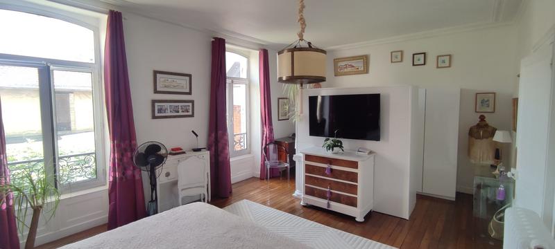 Maison - 327 m² - 12 pièces