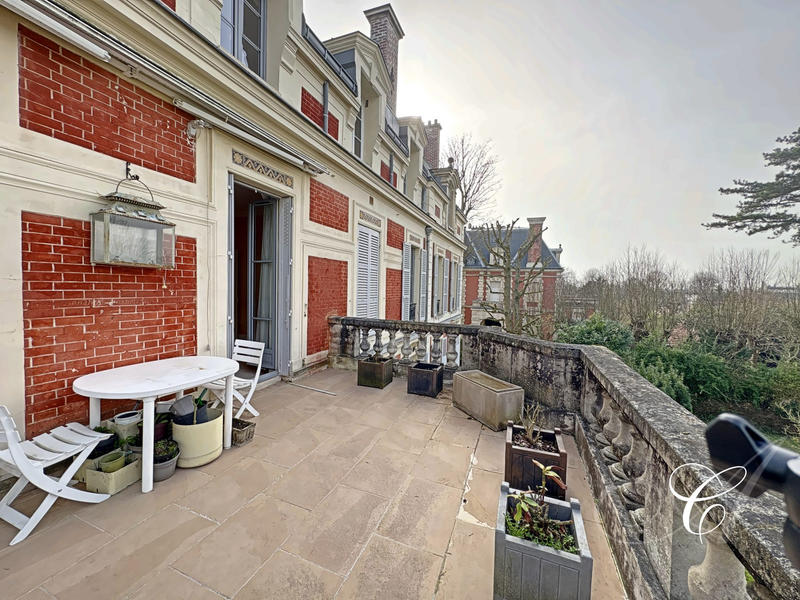 Appartement - 144 m² - 7 pièces