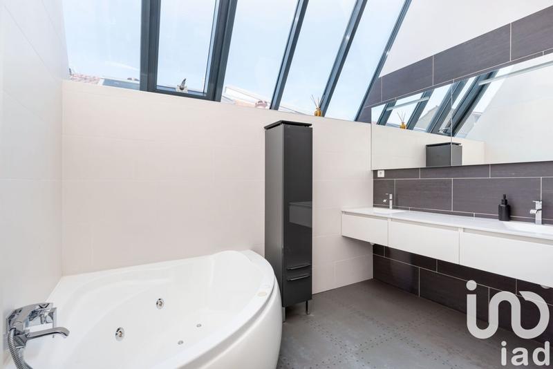 Loft - 136 m² - 4 pièces