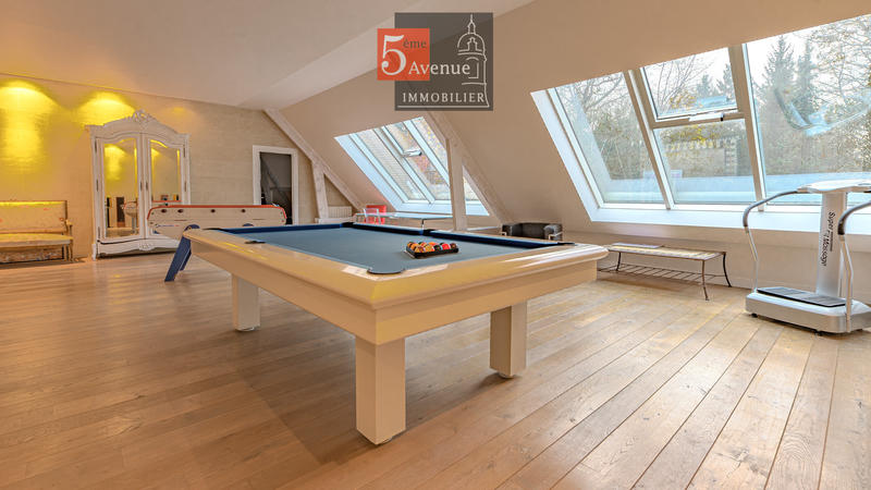 Maison - 400 m² - 8 pièces