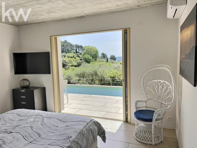 Maison contemporaine - 239 m² - 8 pièces