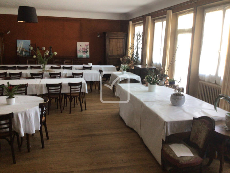 Maison - 397 m² - 17 pièces