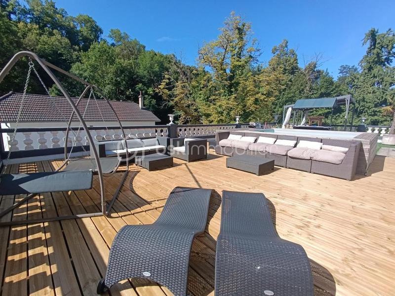 Appartement - 246 m² - 6 pièces