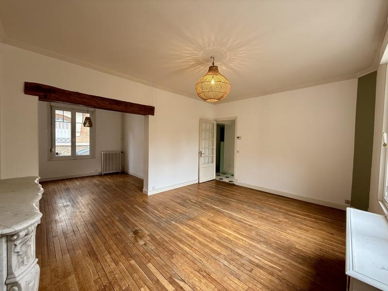 Maison - 200 m² - 8 pièces