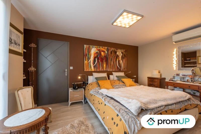 Maison - 260 m² - 7 pièces