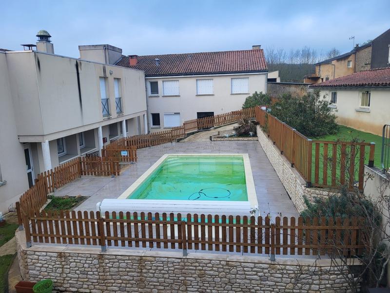 Immeuble - 1 079 m² - 46 pièces