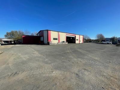 Local d'activité / Entrepôt - 600 m² - 5 pièces