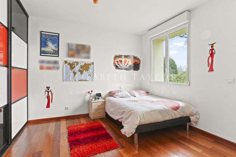 Maison - 450 m² - 11 pièces