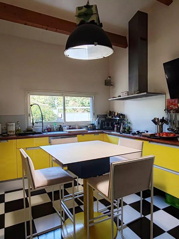 Maison - 223 m² - 5 pièces