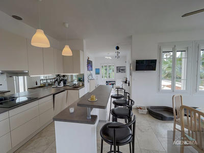 Villa - 143 m² - 8 pièces