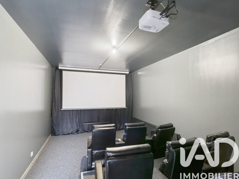 Maison - 210 m² - 6 pièces