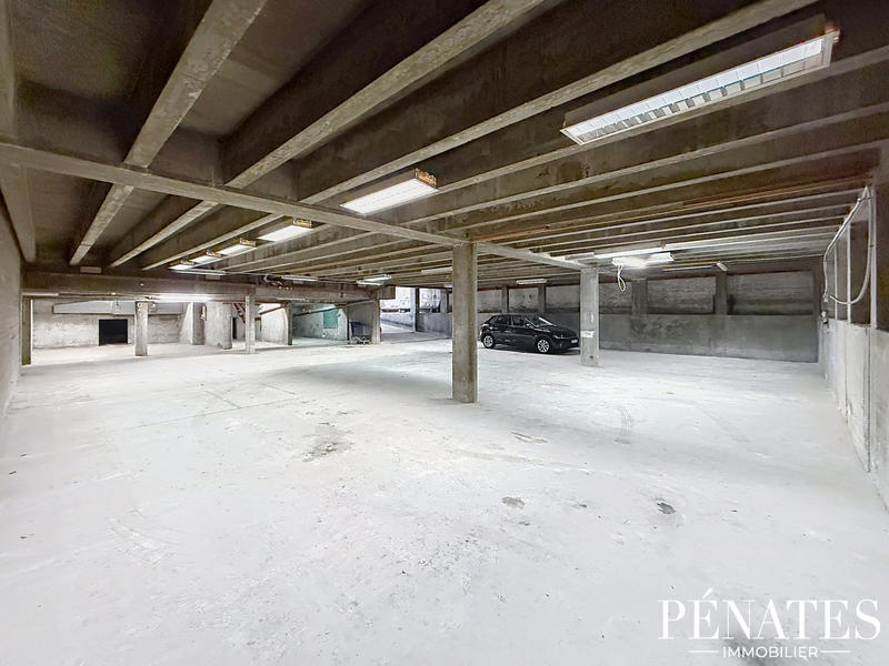 Local d'activités - 325 m²