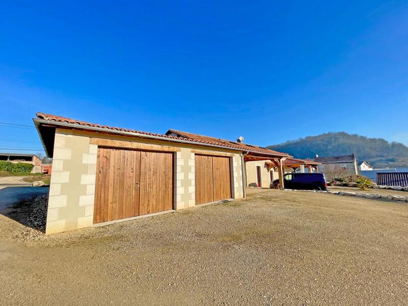 Maison - 180 m² - 5 pièces