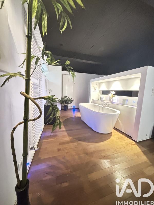 Loft - 330 m² - 7 pièces