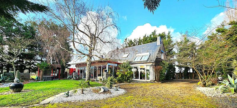 Propriété - 190 m² - 6 pièces