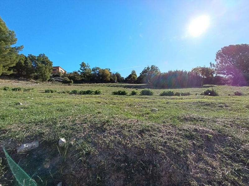 Terrain constructible - 1 600 m²