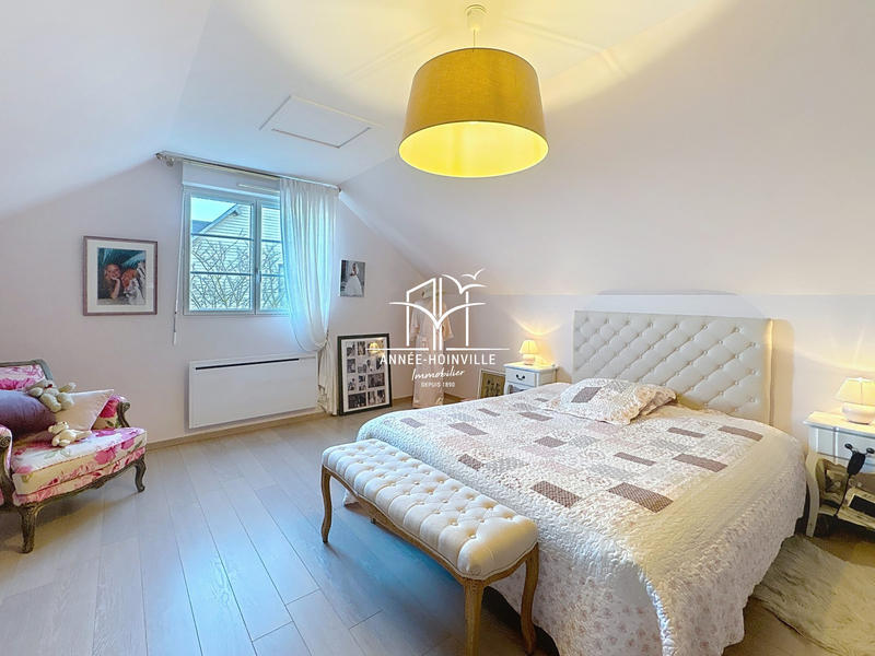 Villa - 219 m² - 8 pièces