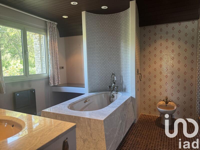 Maison - 390 m² - 8 pièces