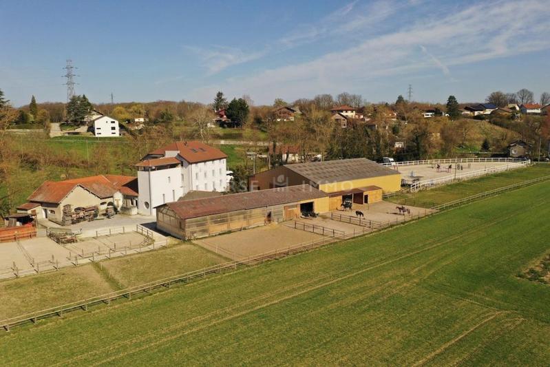 Maison de domaine équestre - 859 m² - 13 pièces