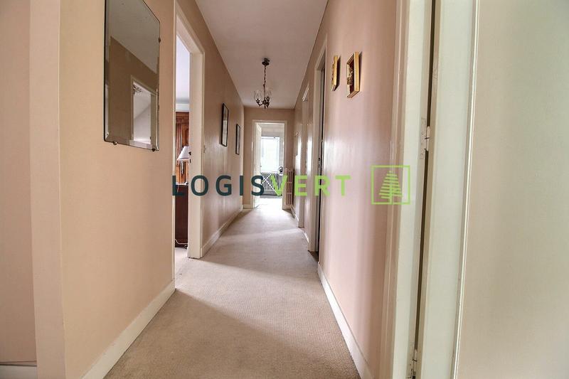 Maison - 256 m² - 11 pièces