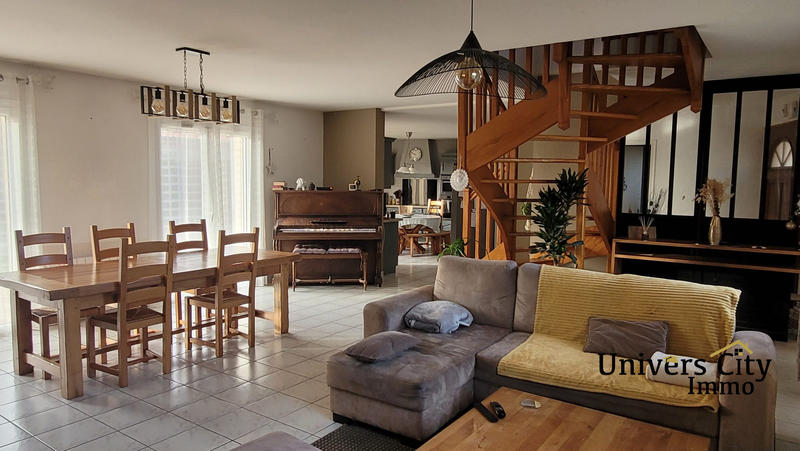 Maison traditionnelle - 160 m² - 6 pièces