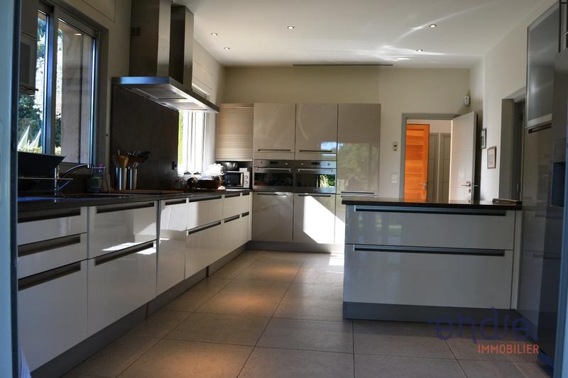 Maison - 320 m² - 6 pièces