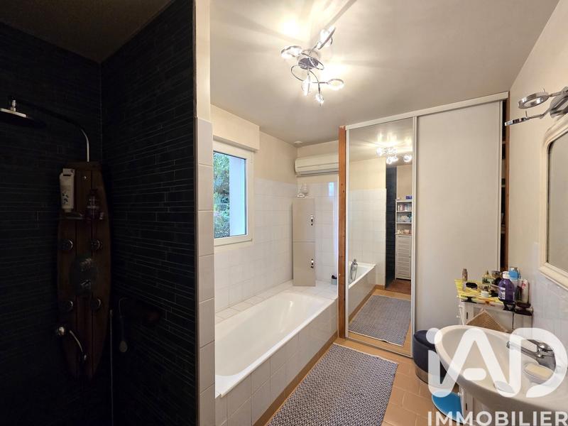 Maison - 204 m² - 7 pièces