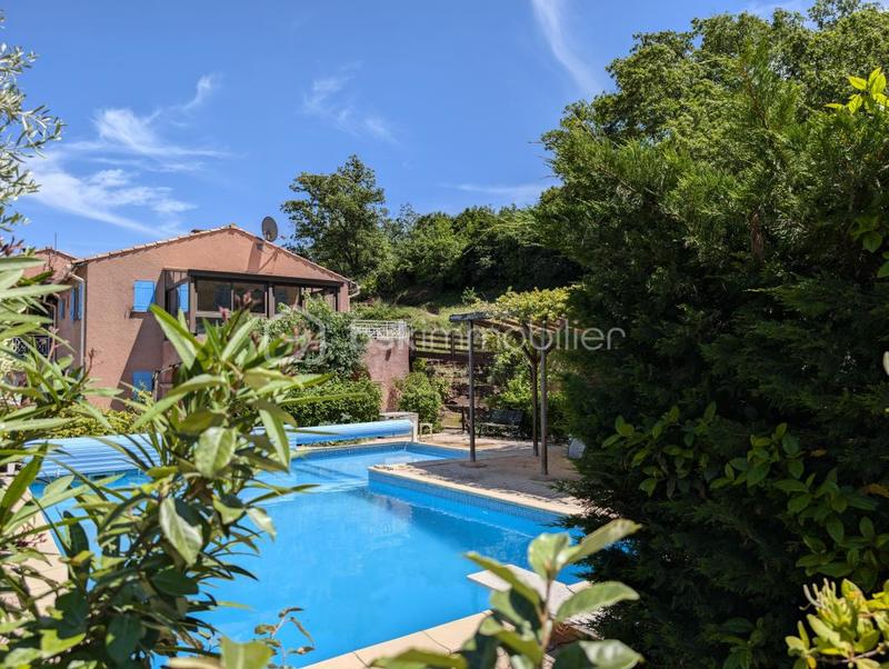 Propriété - 257 m² - 11 pièces