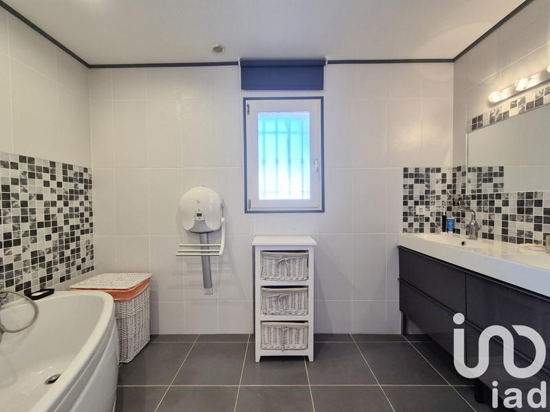 Maison - 210 m² - 8 pièces