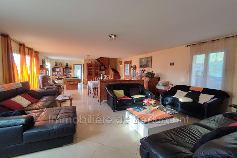 Maison - 214 m² - 6 pièces