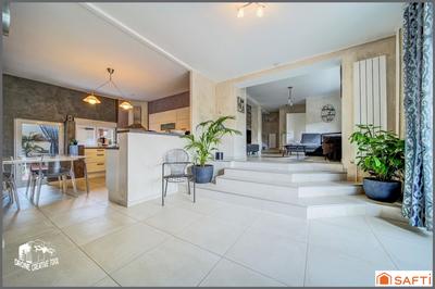 Maison - 221 m² - 7 pièces